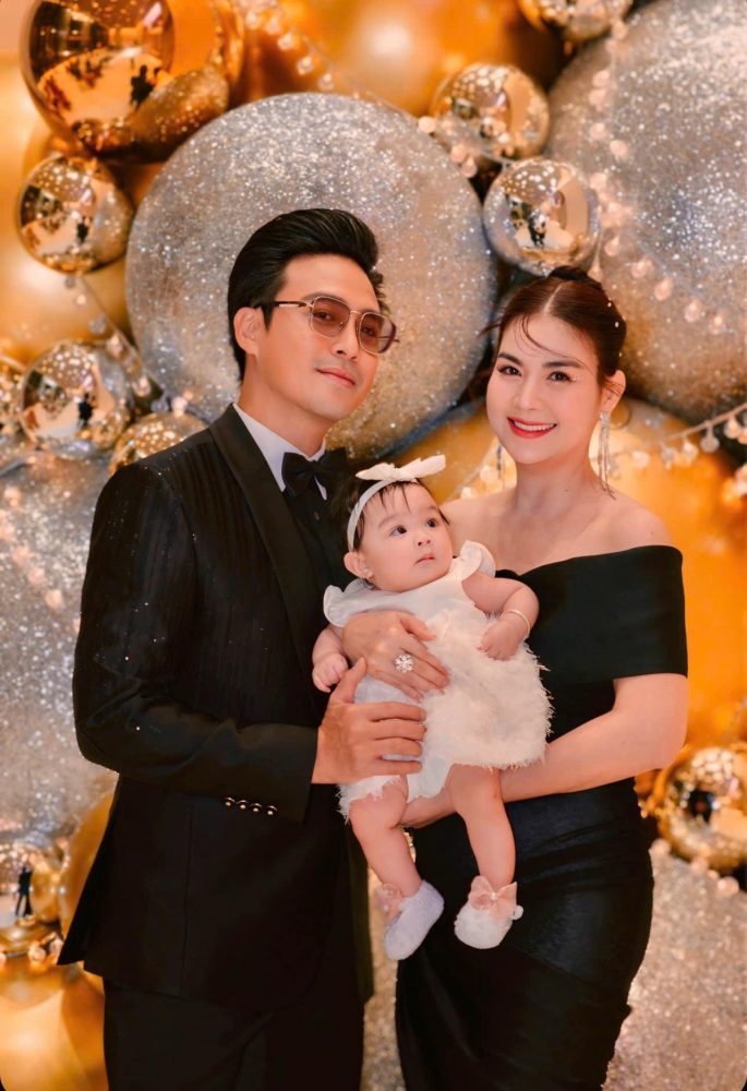 Những sao Việt đón