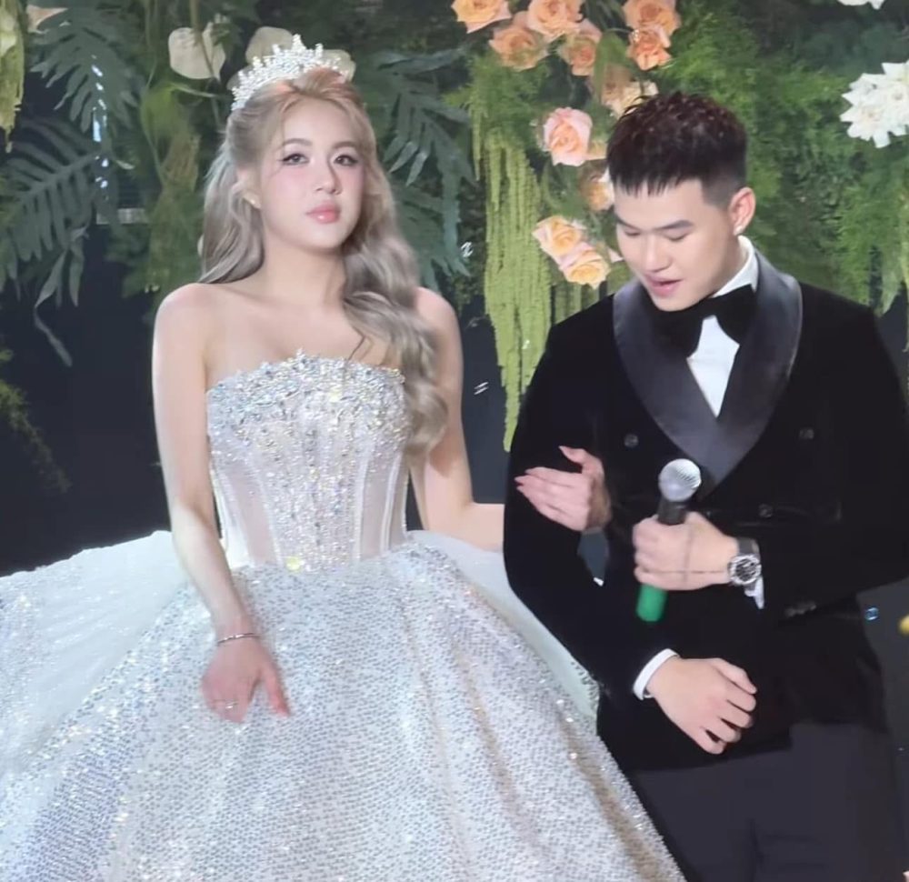 Streamer Rambo chính thức lên xe hoa cùng hot girl Sài thành, khách mời quy tụ toàn những cái tên triệu views- Ảnh 1. Streamer Rambo chính thức lên xe hoa cùng hot girl Sài thành, khách mời quy tụ toàn những cái tên triệu views- Ảnh 1.