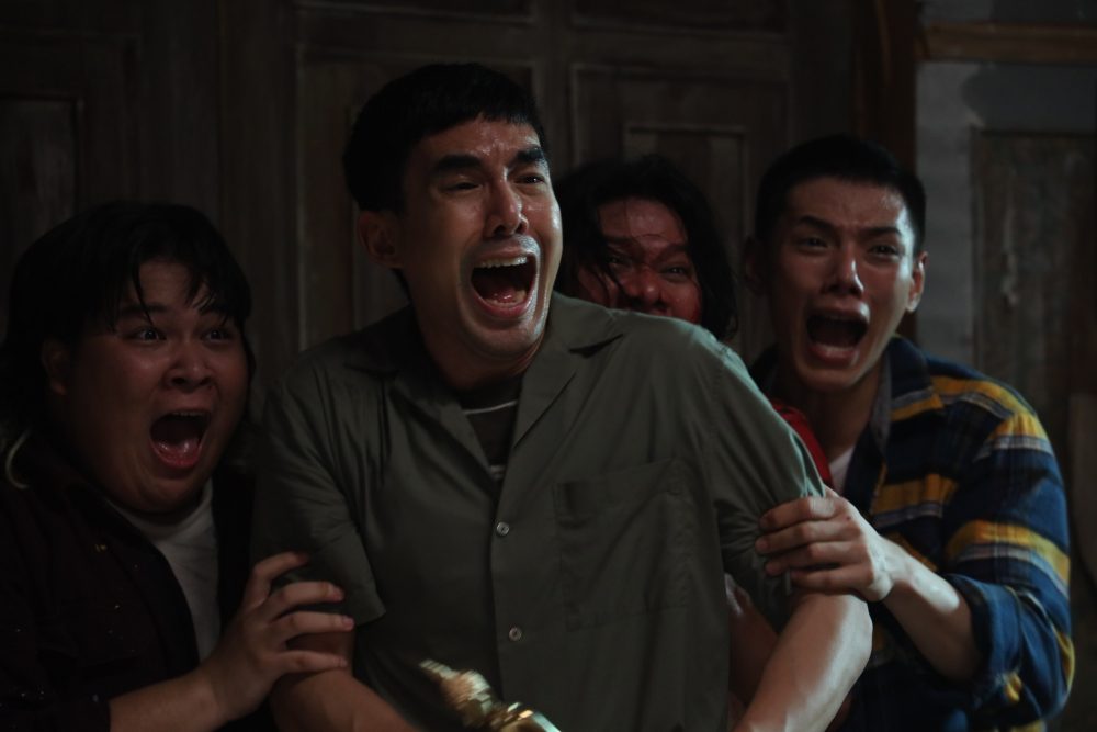 Phim mới chiếu đã gây sốt MXH Việt vì hài dã man, nam chính là