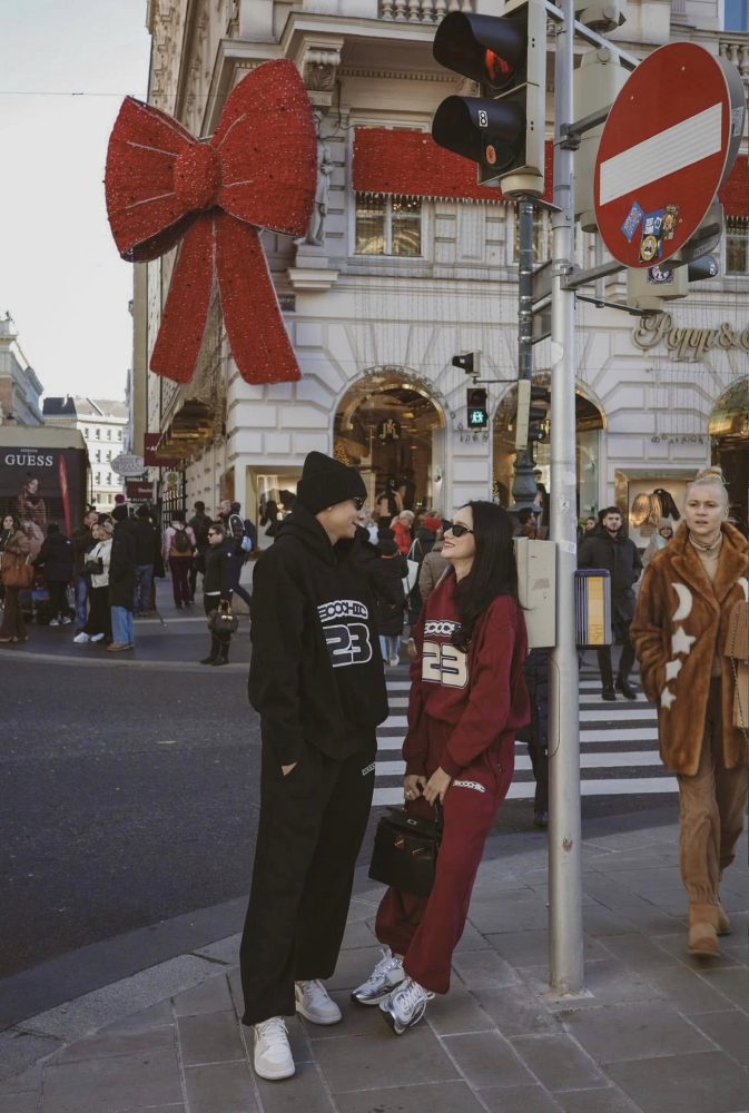 Hoa hậu Vbiz công khai ảnh hẹn hò bạn trai hot boy kém tuổi, netizen Hoa hậu Vbiz công khai ảnh hẹn hò bạn trai hot boy kém tuổi, netizen