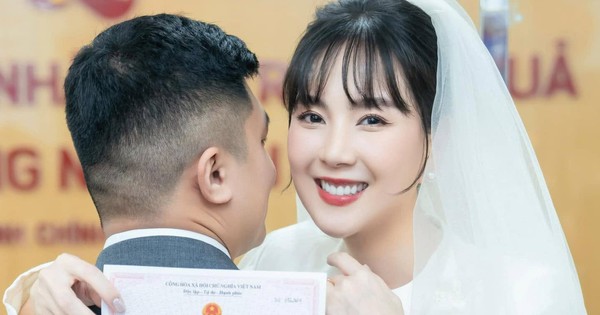 Ngày đăng ký kết hôn của MC Mai Ngọc và chồng gây bất ngờ 471586211101645117298469786907463372549908607n 1735607780519 17356077814041397330774 275 0 1029 1440 crop 17356078833631161936286jpg