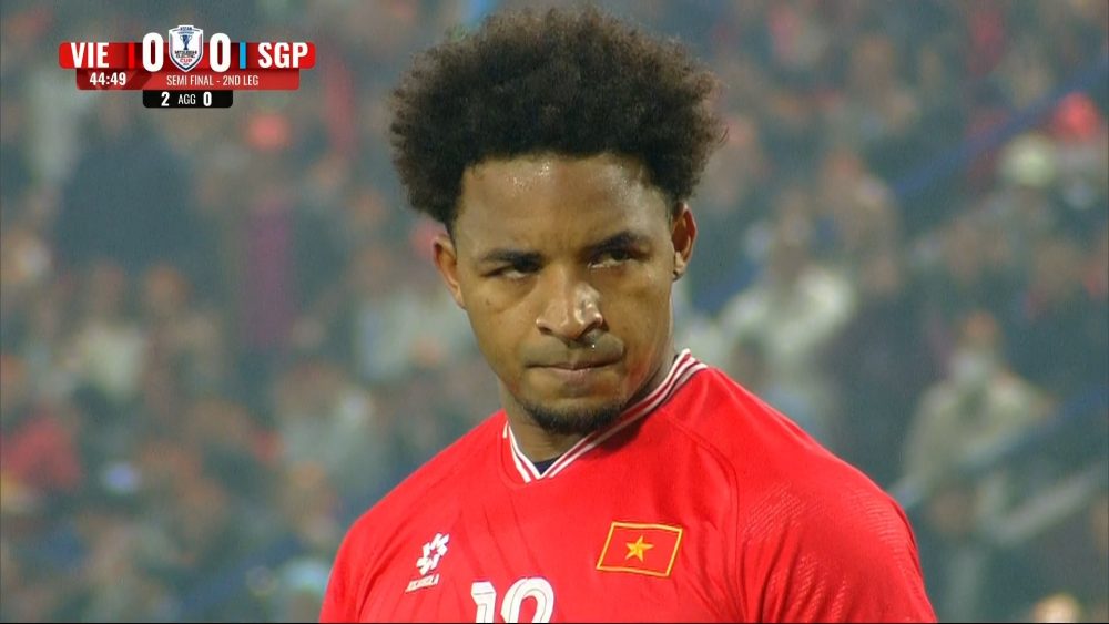 Ảnh chế Xuân Son bị 2 cầu thủ Singapore kẹp giữa viral khắp mạng xã hội 471870350 979661070864516 8739388519906140411 n 1735521255 500 width1920height1080