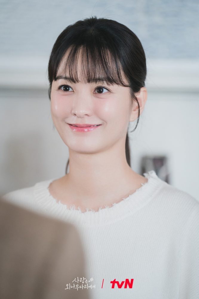 Màn ảnh Hàn có một cô dâu bị chê là thảm họa thời trang, xấu đến cay mắt chỉ vì một chiếc khăn- Ảnh 4. Màn ảnh Hàn có một cô dâu bị chê là thảm họa thời trang, xấu đến cay mắt chỉ vì một chiếc khăn- Ảnh 4.