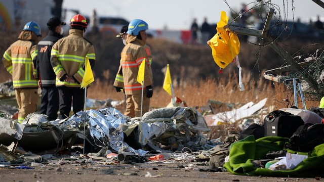 Thảm kịch hàng không tại Hàn Quốc: Nhân chứng hé lộ chi tiết đáng kinh ngạc trước khi máy bay nổ tung- Ảnh 4. Thảm kịch hàng không tại Hàn Quốc: Nhân chứng hé lộ chi tiết đáng kinh ngạc trước khi máy bay nổ tung- Ảnh 4.