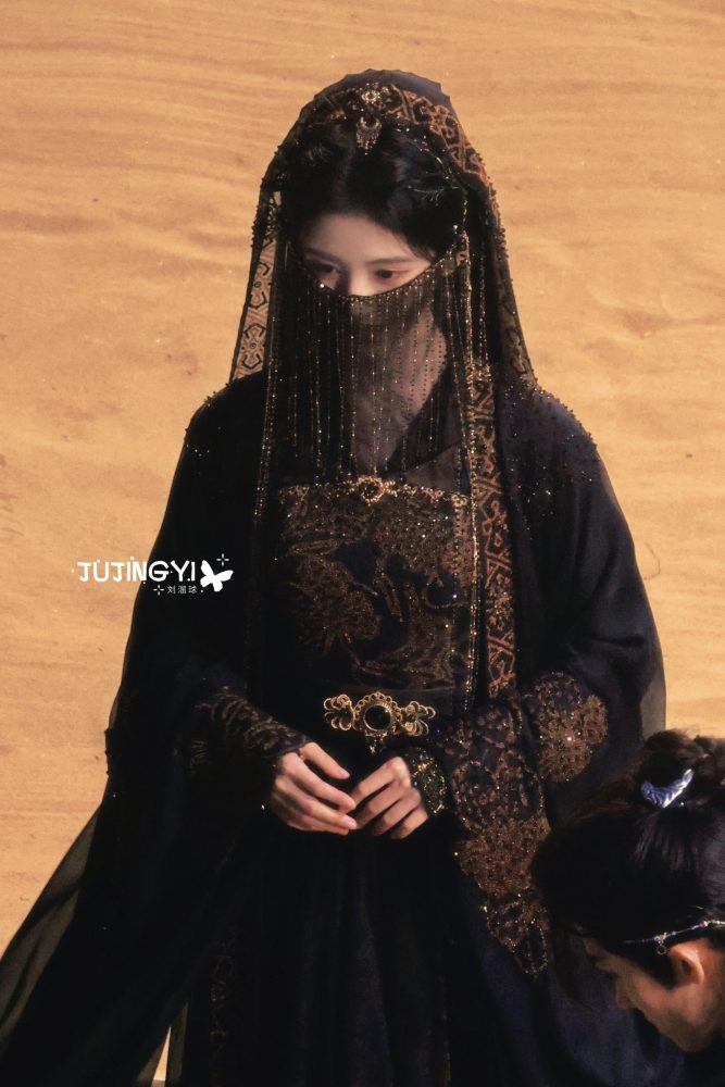 "Nữ thần sa mạc" đẹp huyền bí nhất màn ảnh Hoa ngữ hiện tại, nhan sắc phong thần ở phim mới 5 17332187456651502606703 1733244752803 1733244752893276597762