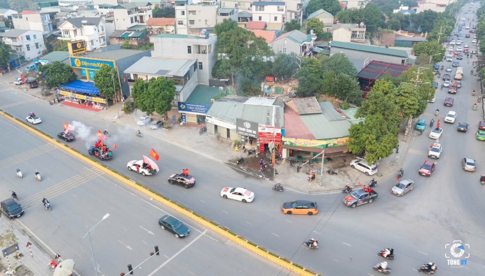 Thành phố Việt Trì rợp sắc đỏ