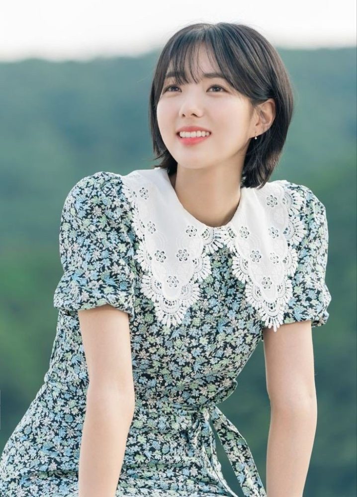 Soo Bin lọt vào tầm ngắm của nhân viên công ty giải trí khi đang đi trên phố về nhà sau giờ học. Sau khi liên lạc với số điện thoại trên tấm danh thiếp, Chae Soo Bin đã ký hợp đồng với với Toin Entertainment, mở ra tương lai đầy hứa hẹn trong ngành công nghiệp phim truyền hình Hàn Quốc. Vài năm sau, cô gia nhập King Kong điều hành bởi Starship, công ty quản lý các diễn viên khác như Lee Kwang Soo, Lee Dong Wook, Kim Bum và Yoo Yeon Seok.