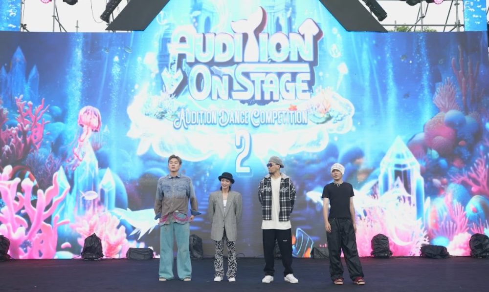 ad_4nxfqu_xpkj1cvirckjjy5poyeruns6tm00gd2xdv6kao_ecl5xk4wymdo5payma8yulzntzc3nk0wz5enwrfdu10igurqbo1xh2rtz9nhz8odbsur8nqrixs4fko3xdh38kl1wdz1iummwmwtc__e40vfiw Không ngại mưa rơi, hơn 10.000 khán giả cùng tới tham dự sự kiện AU FES tại Hà Nội