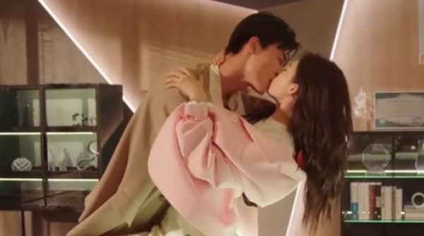 Trung Quốc siết quản lý phim 'chuyện tình đại gia ở công sở' adt1732609963 anhtop1 5506 7472 5937 anh cat 3 2 auto cropjpg