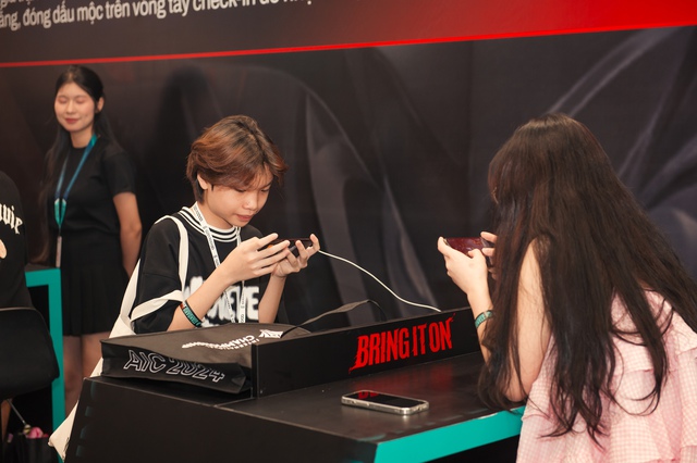 Chung kết sôi động của AIC 2024: MC Phương Thảo Chung kết sôi động của AIC 2024: MC Phương Thảo