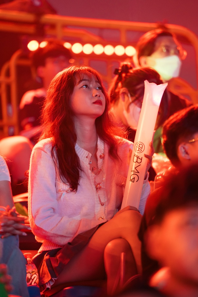 Chung kết sôi động của AIC 2024: MC Phương Thảo Chung kết sôi động của AIC 2024: MC Phương Thảo