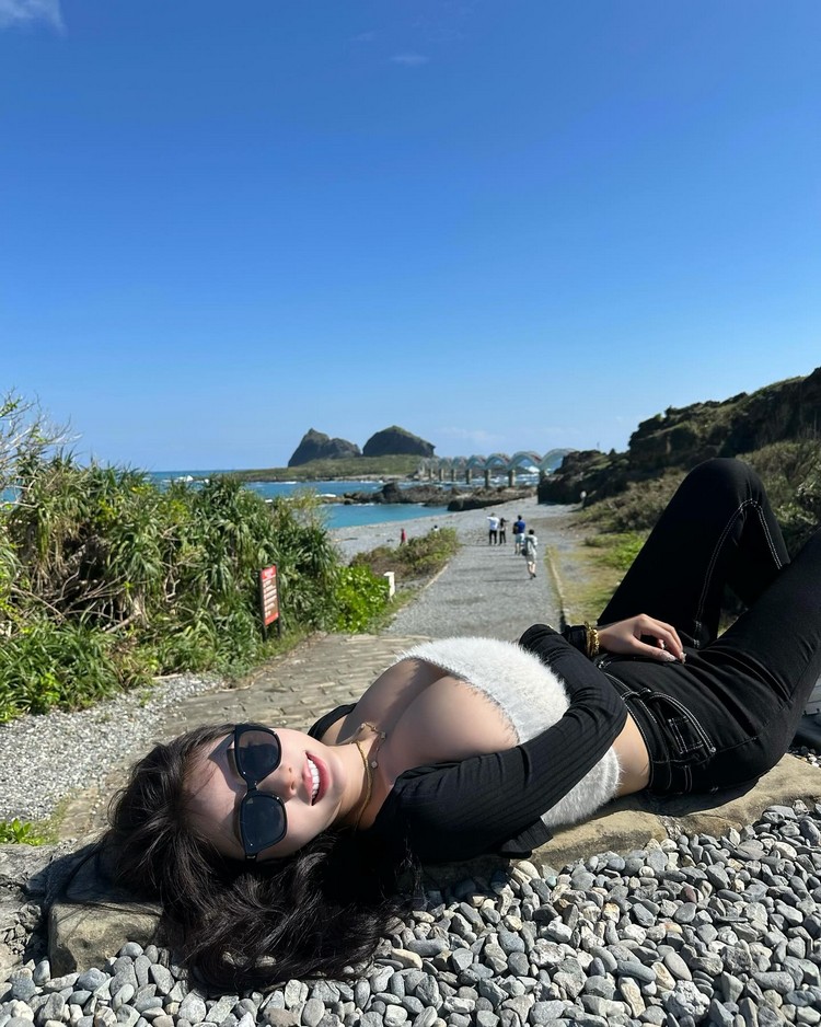 aifei-5 Hotgirl xinh đẹp tung bộ ảnh ở Tam Tiên Đài, biển đảo nhấp nhô gặp em cũng chỉ là cỏ cây ven đường aifei 5