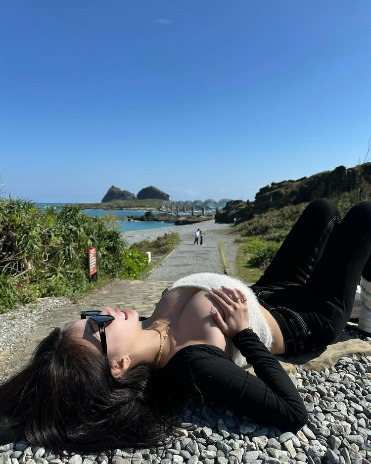 aifei-6 Hotgirl xinh đẹp tung bộ ảnh ở Tam Tiên Đài, biển đảo nhấp nhô gặp em cũng chỉ là cỏ cây ven đường aifei 6