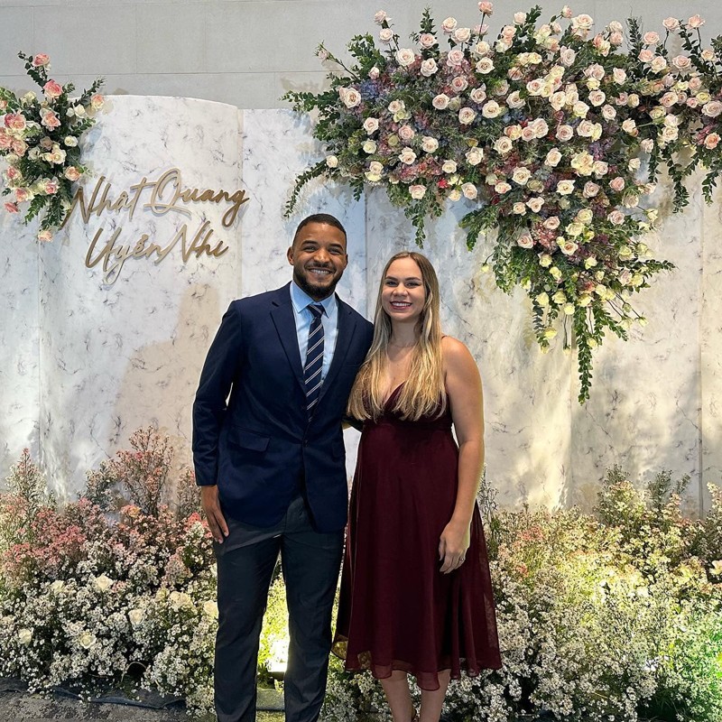 anh-3-1735531051-930-width800height800 Xuân Son bên người vợ xinh đẹp