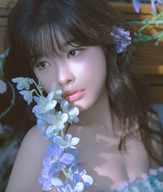 Nữ BLV tựa nàng thơ, tự tin khoe vai trần khiến dân tình "lụi tim" - Ảnh 3. Nữ BLV tựa nàng thơ, tự tin khoe vai trần khiến dân tình "lụi tim" - Ảnh 3.