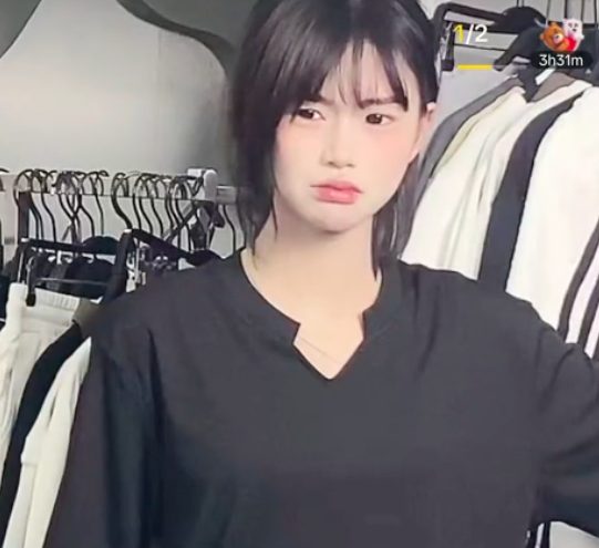 Nữ TikToker xinh đẹp uất ức khóc nghẹn trên livestream anh chup man hinh 2024 05 05 luc 103137 17148811607361602236522