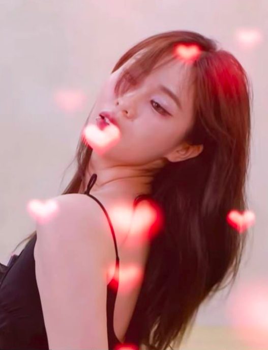 MisThy tung loạt biểu cảm sexy khiến fan