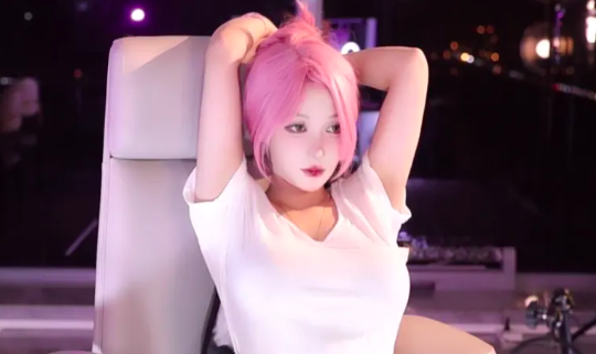 Nữ streamer nổi tiếng gợi cảm, cay đắng tâm sự Nữ streamer nổi tiếng gợi cảm, cay đắng tâm sự