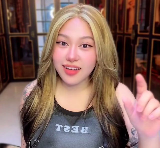 Nữ streamer nóng bỏng bị fan Nữ streamer nóng bỏng bị fan