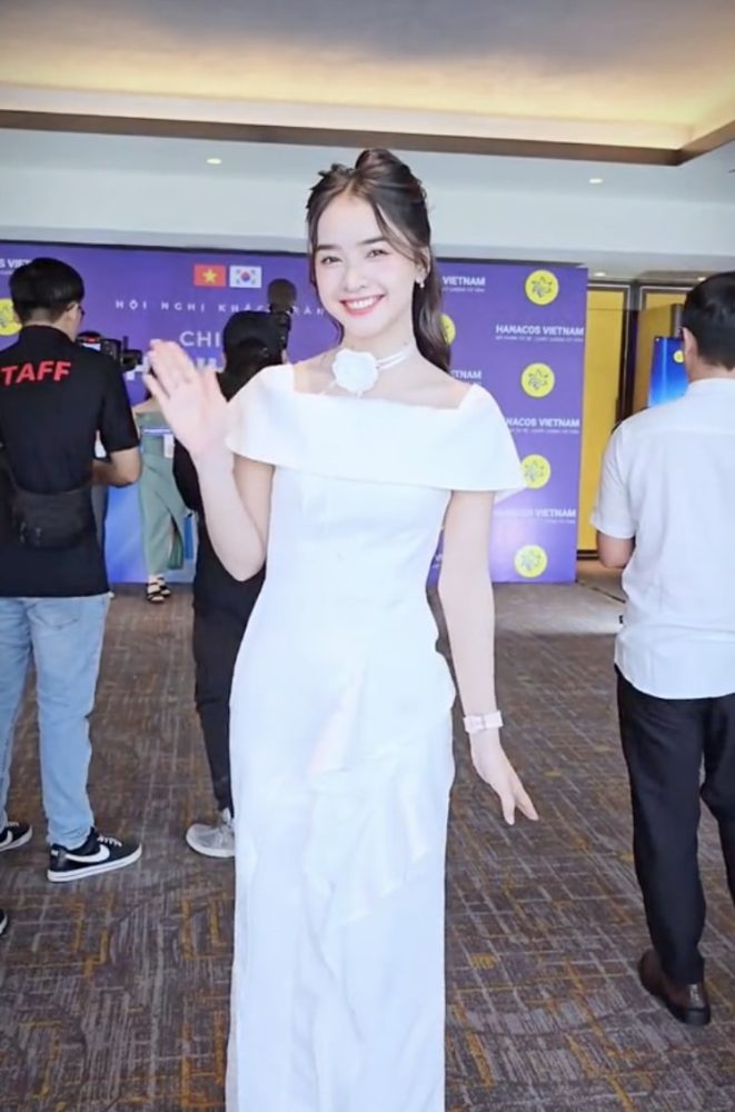 Nhan sắc khó nhận ra của mỹ nhân 2k4 tụt dốc sau loạt