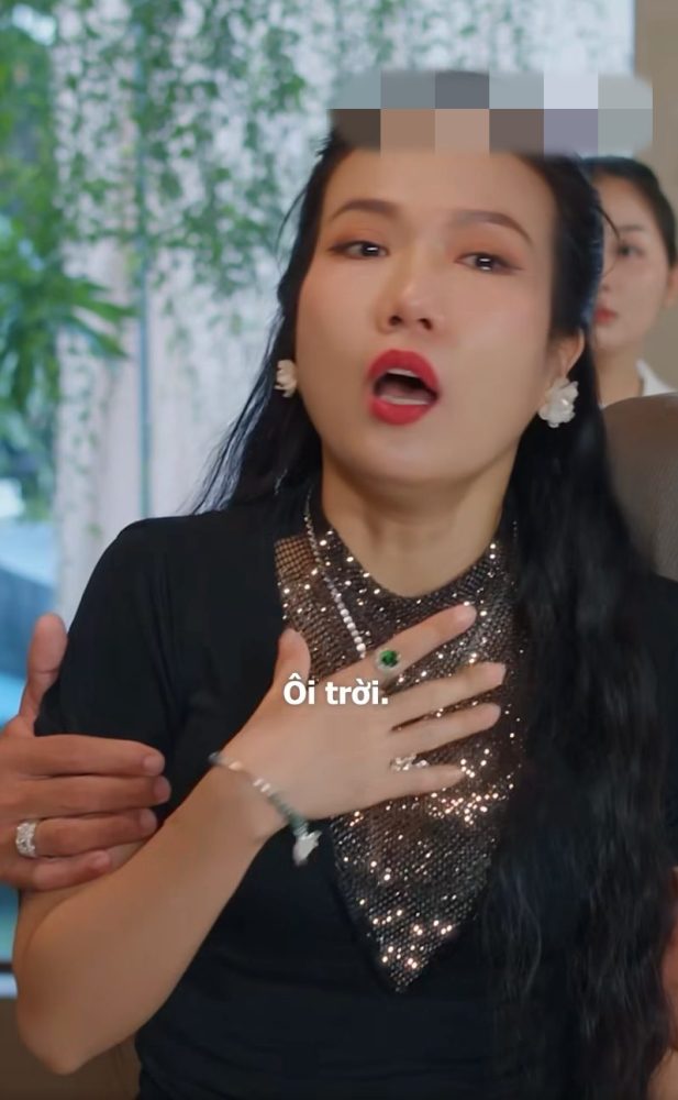 Mẹ Lao Công Học Yêu: Bị tát quá nhiều, sao nữ đóng cảnh 18+ lệch lạc nói gì?- Ảnh 4. Mẹ Lao Công Học Yêu: Bị tát quá nhiều, sao nữ đóng cảnh 18+ lệch lạc nói gì?- Ảnh 4.