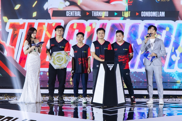 Thần đồng PES một thời lên ngôi vương tại Chung kết FVPL Autumn 2024: Chạm đến đỉnh cao- Ảnh 7. Thần đồng PES một thời lên ngôi vương tại Chung kết FVPL Autumn 2024: Chạm đến đỉnh cao- Ảnh 7.