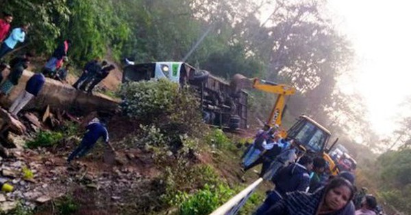 Xe buýt bị lật, ít nhất 3 người tử vong avatar1735466465578 1735466466118655792625 0 73 315 577 crop 17354664825371118162426jpg