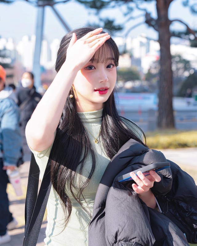 Làm náo loạn khán đài, fan nam truy tìm