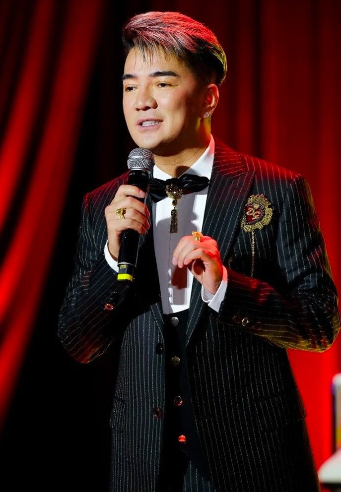 batch-09sv-1011-121130-1735216763-675-width687height992 Dự án điện ảnh ‘Hào quang rực rỡ’ của Đàm Vĩnh Hưng phải gác lại - 2