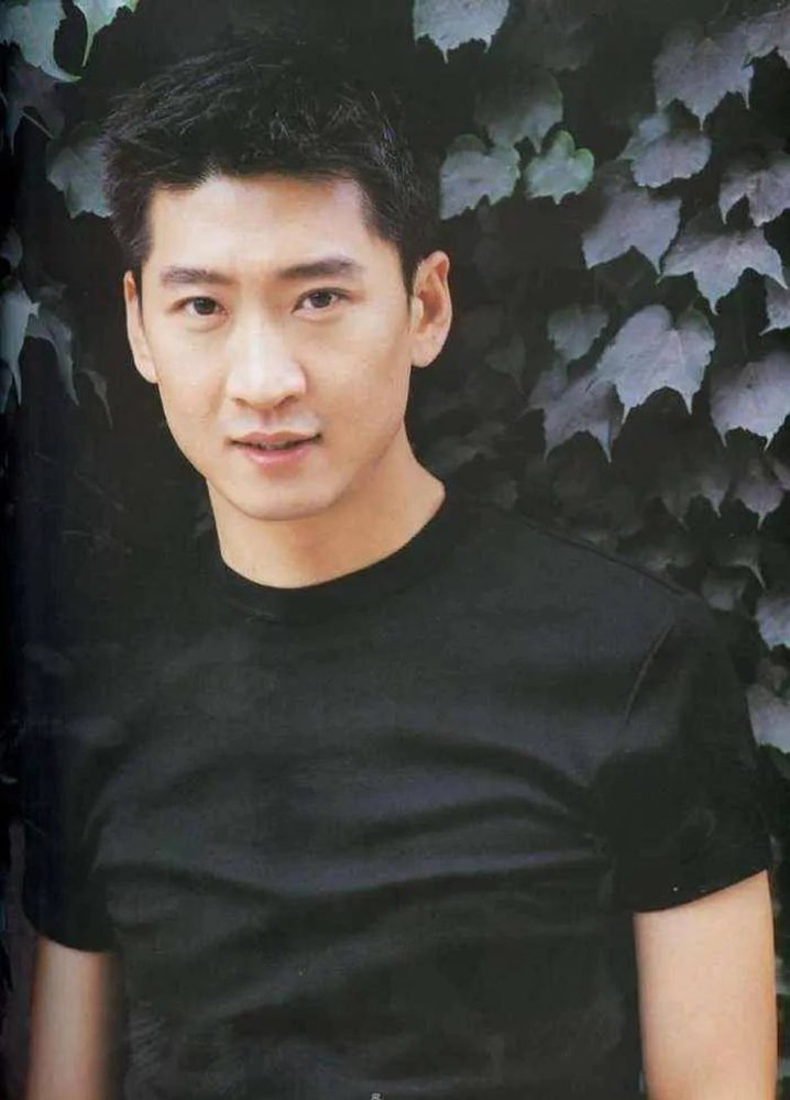 Mỹ nam bất hạnh nhất Hoàn Châu Cách Cách: Cả đời chịu 5 vụ án oan, 54 tuổi không có nhà để về- Ảnh 2. Mỹ nam bất hạnh nhất Hoàn Châu Cách Cách: Cả đời chịu 5 vụ án oan, 54 tuổi không có nhà để về- Ảnh 2.