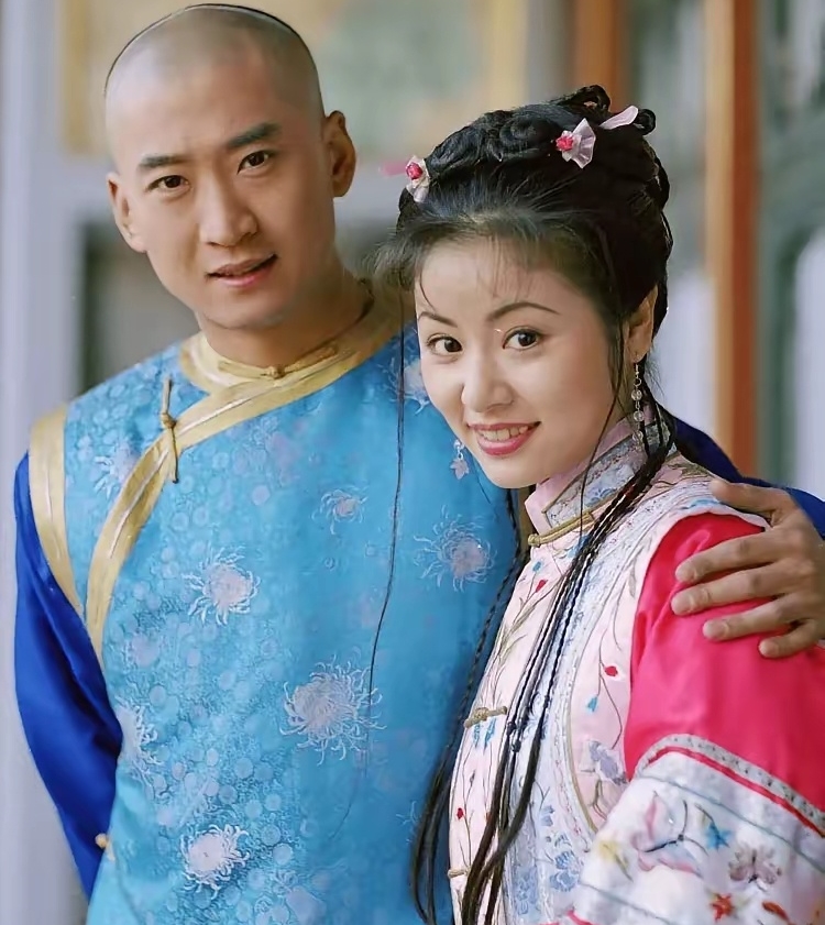 Mỹ nam bất hạnh nhất Hoàn Châu Cách Cách: Cả đời chịu 5 vụ án oan, 54 tuổi không có nhà để về- Ảnh 3. Mỹ nam bất hạnh nhất Hoàn Châu Cách Cách: Cả đời chịu 5 vụ án oan, 54 tuổi không có nhà để về- Ảnh 3.