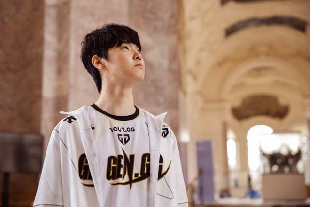 Chovy thừa nhận điểm yếu tâm lý của bản thân và khẳng định vẫn đang cải thiện từng ngày Chovy thừa nhận điểm yếu tâm lý của bản thân và khẳng định vẫn đang cải thiện từng ngày