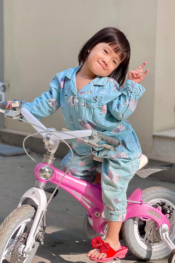 Bà xã sao Việt sốt ruột trước hành động của con gái, sững người khi bị hỏi 1 câu- Ảnh 9. Bà xã sao Việt sốt ruột trước hành động của con gái, sững người khi bị hỏi 1 câu- Ảnh 9.