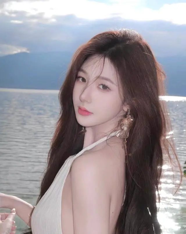 Cô cũng là gương mặt quen đối với LPL Cô cũng là gương mặt quen đối với LPL