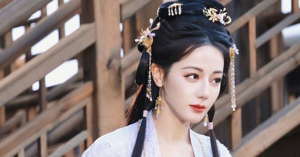 Nhan sắc của mỹ nhân này lạ lắm: Lúc được khen đẹp như tiên nữ, lúc lại bị chê già như “goá phụ” co ba11 1734066271904 17340662719931002228115 36 0 374 645 crop 17340663334051296972036jpg