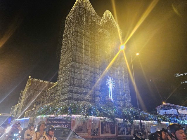 Các khu trung tâm thương mại, nhà thờ hay khu xóm đạo cũng đã hoàn thành trang trí Giáng sinh Các khu trung tâm thương mại, nhà thờ hay khu xóm đạo cũng đã hoàn thành trang trí Giáng sinh