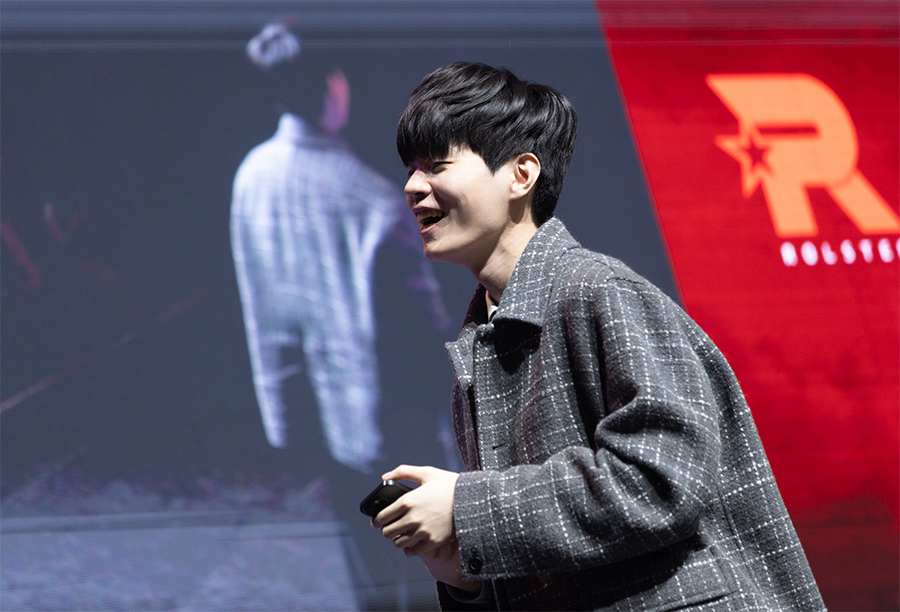 Các tuyển thủ LCK tri ân Deft trong ngày lễ chia tay deft 3