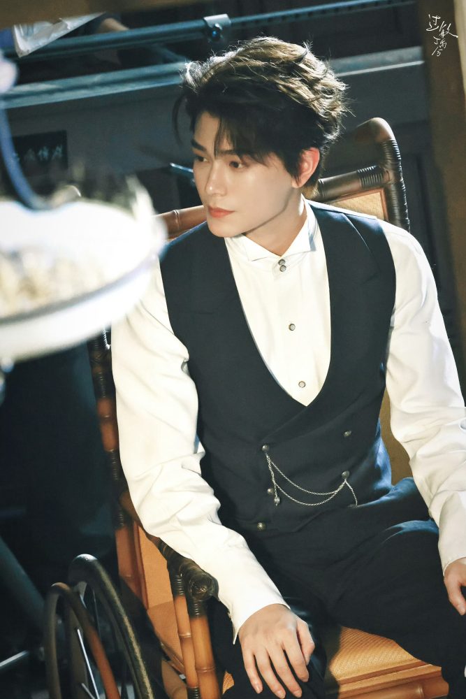 Xuất hiện hoàng tử thời dân quốc đẹp chấn động MXH, đến cả bước đi cũng cao quý như Xuất hiện hoàng tử thời dân quốc đẹp chấn động MXH, đến cả bước đi cũng cao quý như