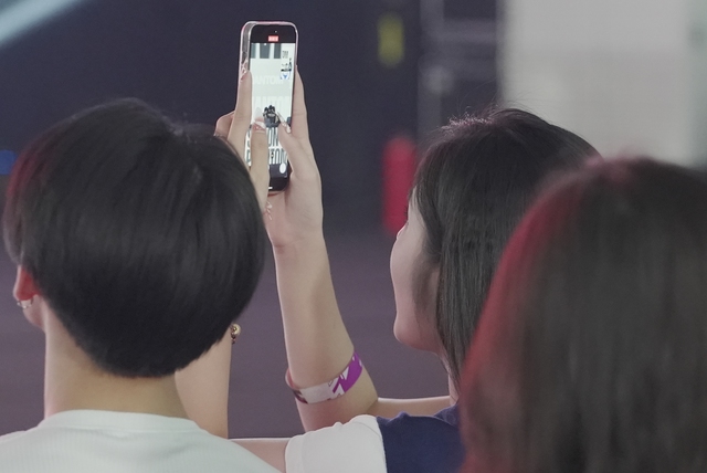 Zoom cận Quỳnh Alee tại Chung kết Liên Quân, nhan sắc xinh không vết xước - Ảnh 8. Zoom cận Quỳnh Alee tại Chung kết Liên Quân, nhan sắc xinh không vết xước - Ảnh 8.