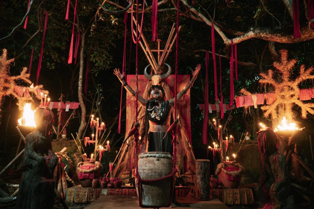 Linh Miêu: Xem phim kinh dị nhưng không thấy sợ, chỉ thấy buồn cười!- Ảnh 2. Linh Miêu: Xem phim kinh dị nhưng không thấy sợ, chỉ thấy buồn cười!- Ảnh 2.