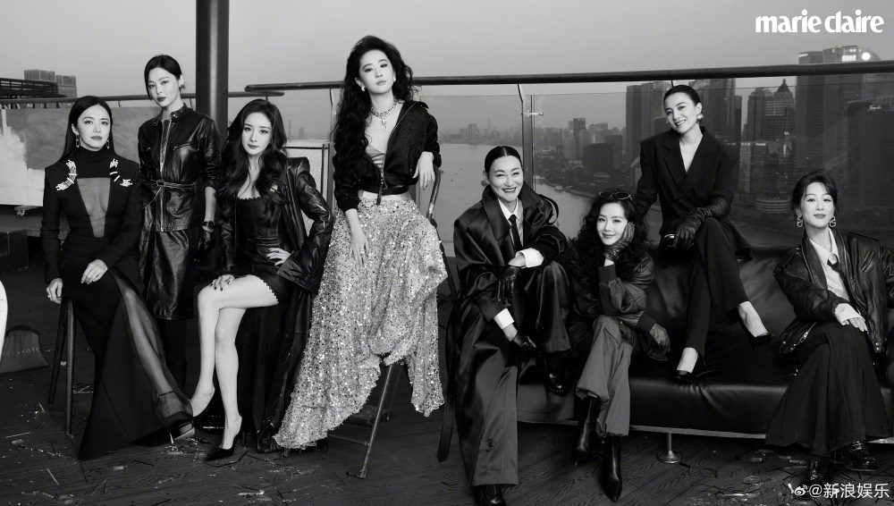 Bức ảnh khiến Dương Mịch bị coi là người hầu của Lưu Diệc Phi- Ảnh 2. Bức ảnh khiến Dương Mịch bị coi là người hầu của Lưu Diệc Phi- Ảnh 2.