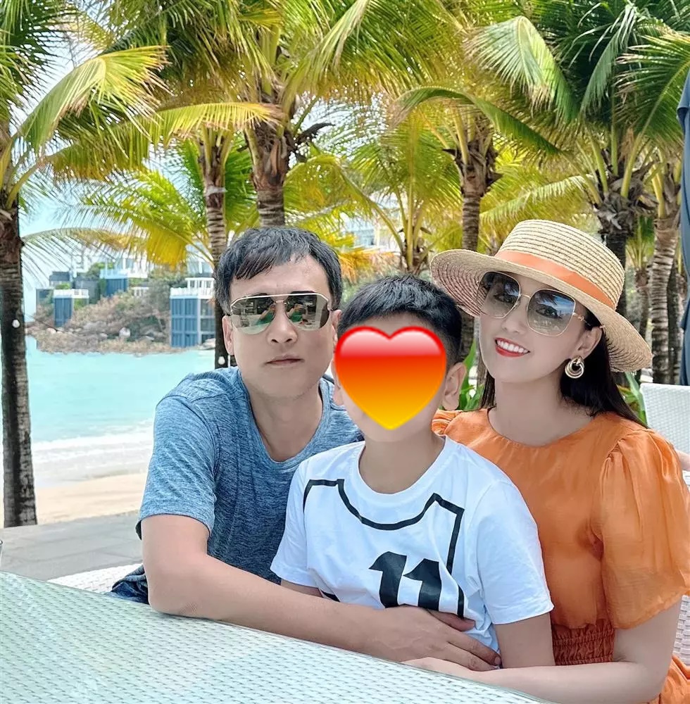 Nữ diễn viên Việt giàu nhất miền Bắc: Sống sung sướng trong biệt thự 600m2, tự nhận “có sugar daddy bao nuôi 17 năm”- Ảnh 7. Nữ diễn viên Việt giàu nhất miền Bắc: Sống sung sướng trong biệt thự 600m2, tự nhận “có sugar daddy bao nuôi 17 năm”- Ảnh 7.