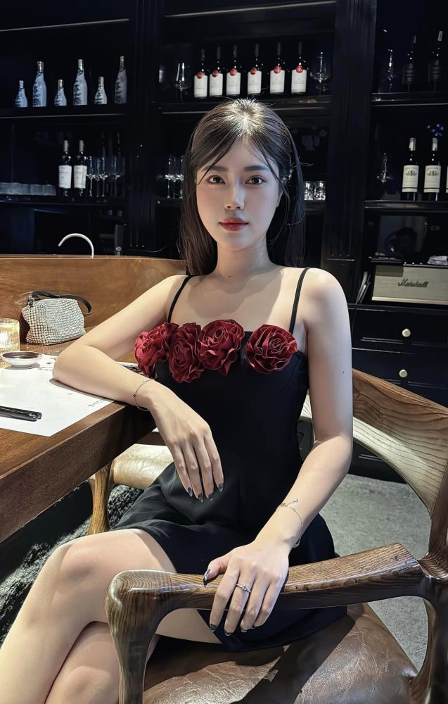 Nữ streamer Thuỷ Tiên khoe ảnh dáng nuột, eo thon khiến game thủ "trầm trồ" khen ngợi e1 1