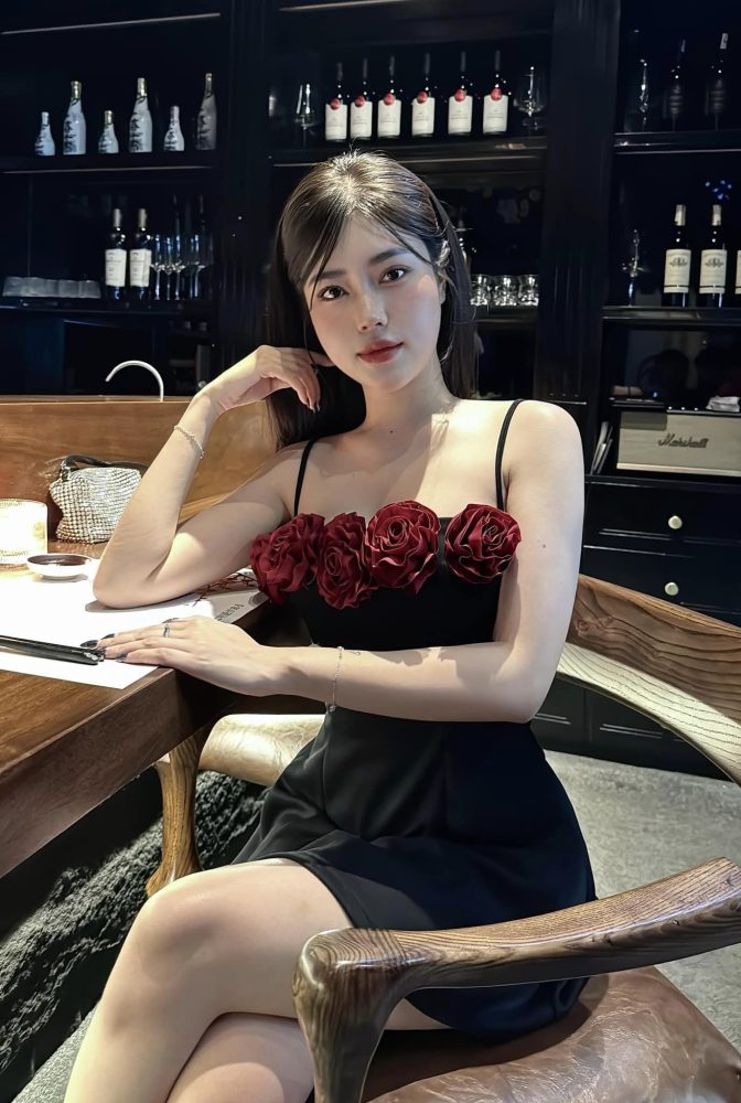 Nữ streamer Thuỷ Tiên khoe ảnh dáng nuột, eo thon khiến game thủ "trầm trồ" khen ngợi e2 1