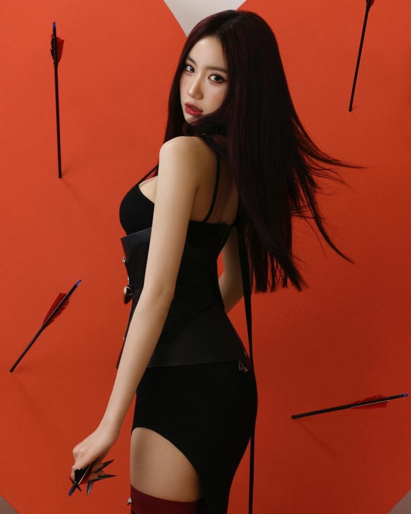 Huyền 2k4 với phong cách thời trang cá tính khiến cư dân mạng "trầm trồ" e4