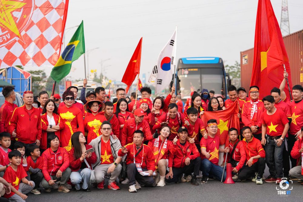 Thành phố Việt Trì rợp sắc đỏ