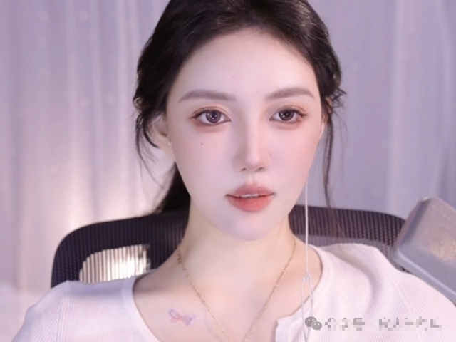 Nữ streamer mạnh dạn lộ mặt mộc để test phản ứng của fan- Ảnh 5. Nữ streamer mạnh dạn lộ mặt mộc để test phản ứng của fan- Ảnh 5.