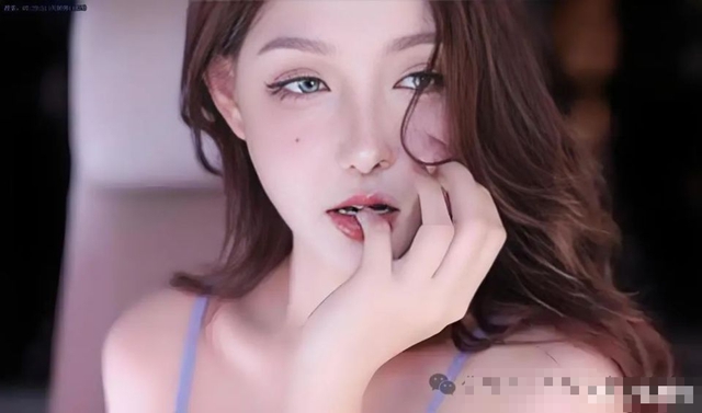 Diện váy cưới tạm biệt fan, nữ streamer nổi tiếng gợi cảm bất ngờ thông báo tin vui- Ảnh 5. Diện váy cưới tạm biệt fan, nữ streamer nổi tiếng gợi cảm bất ngờ thông báo tin vui- Ảnh 5.