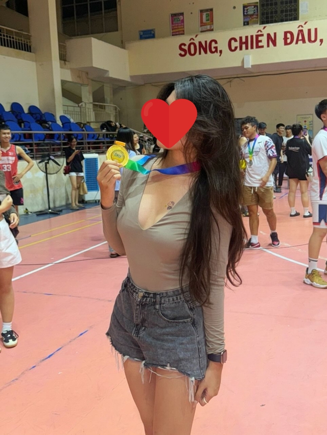 Bất ngờ viral vì một khoảnh khắc gợi cảm, gái xinh cầu cứu vì những bình luận kém duyên- Ảnh 2. Bất ngờ viral vì một khoảnh khắc gợi cảm, gái xinh cầu cứu vì những bình luận kém duyên- Ảnh 2.