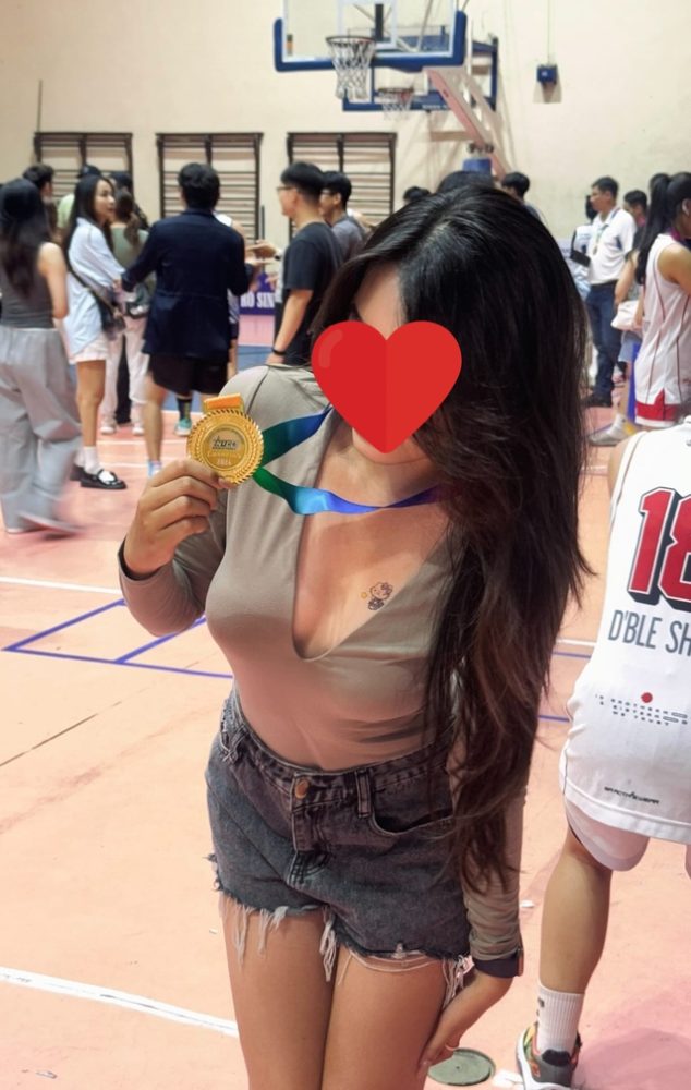 Bất ngờ viral vì một khoảnh khắc gợi cảm, gái xinh cầu cứu vì những bình luận kém duyên- Ảnh 4. Bất ngờ viral vì một khoảnh khắc gợi cảm, gái xinh cầu cứu vì những bình luận kém duyên- Ảnh 4.